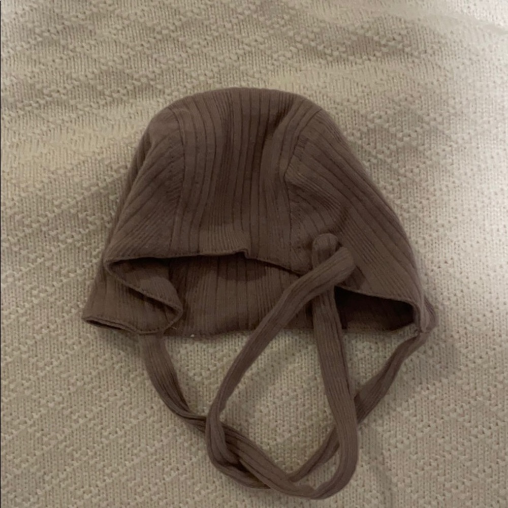 Kate Quinn bonnet Nb